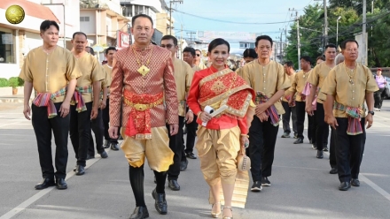 ร่วมเดินขบวนแห่งานประเพณีสารทไทยกล้วยไข่