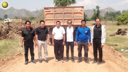 ติดตามงานก่อสร้างโครงการปรับปรุงถนนลูกรังพร้อมเกรดบดอัดแน่น หมู่ที่ 9