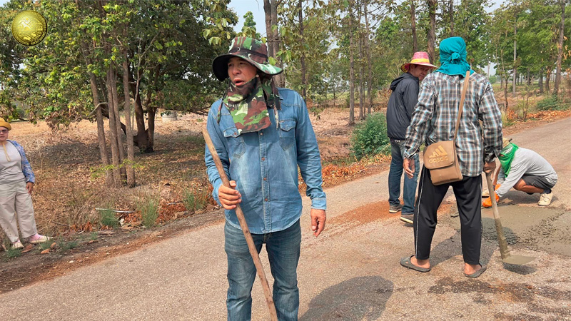 ซ่อมแซมถนนลาดยางที่ชำรุดเสียหาย สายเขาคู่ หมู่ที่ 8 บ้านป่าแดงกลาง